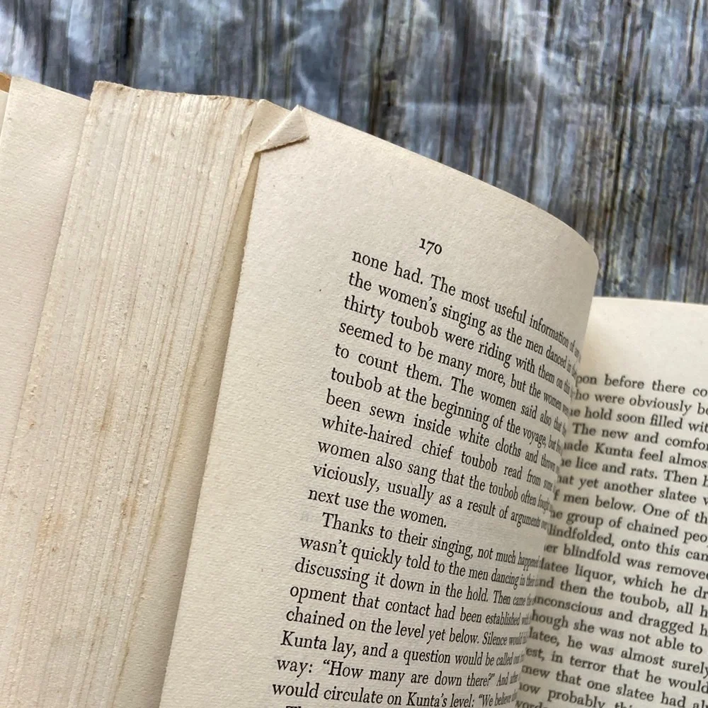 Vintage Classic Alex Haley 'Roots' Hardcover Book copyright 1976